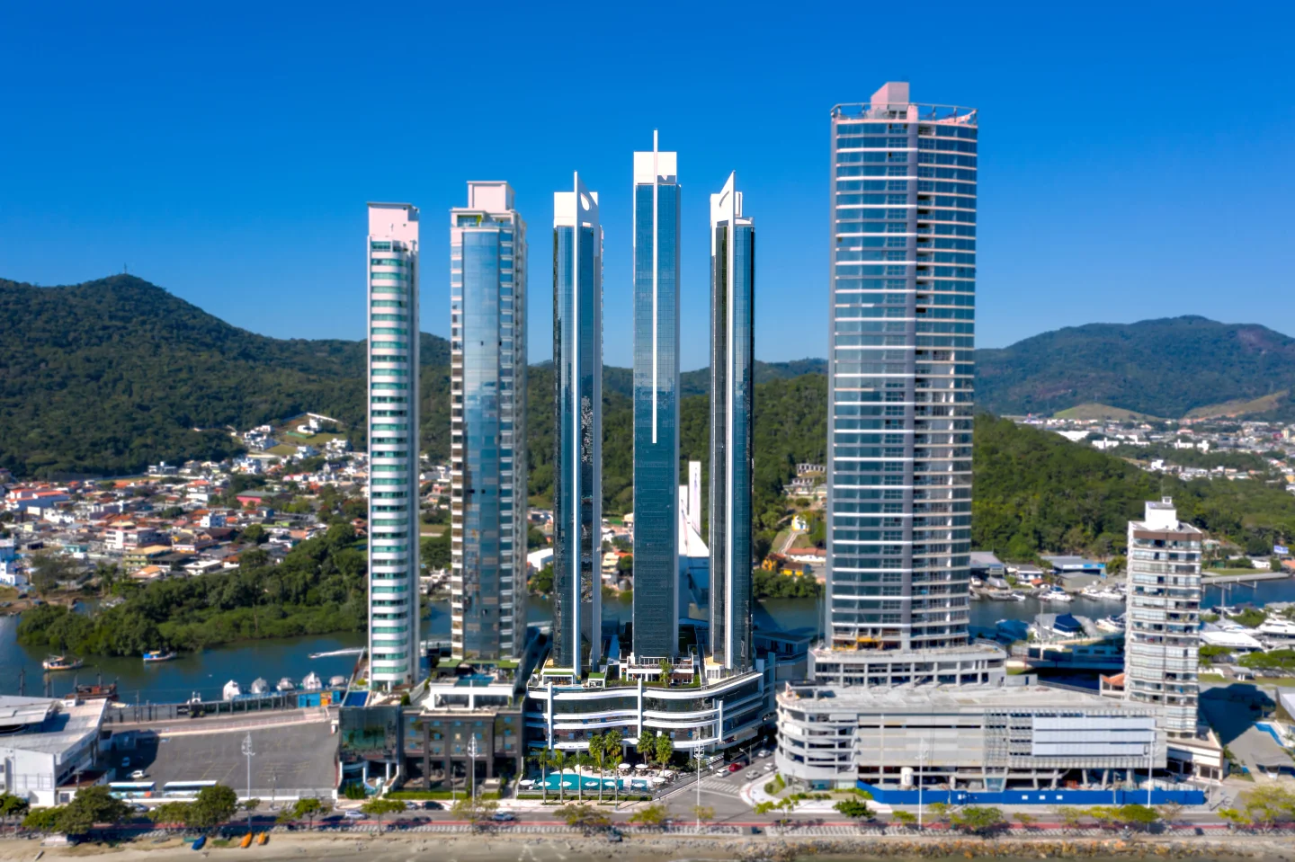 Condomínio Ibiza Towers em Centro, Balneário Camboriú, foto 1
