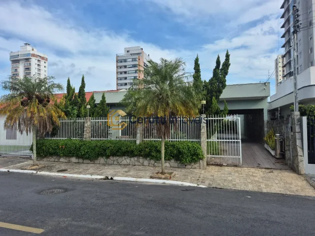 CASA 3 QUARTOS - CASA ALVENARIA - SAO JOAO, ITAJAÍ em sao joao, Itajaí