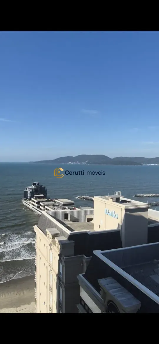 SUNWELL PALACE em Meia Praia, Itapema