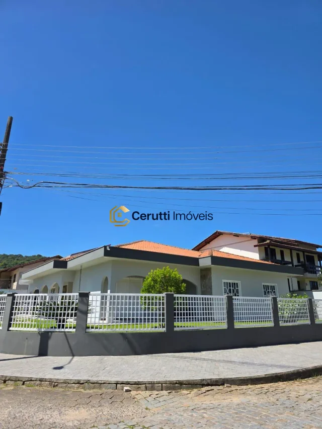 CASA A VENDA EM BRUSQUE - MALUCHE em Jardim Maluche, Brusque