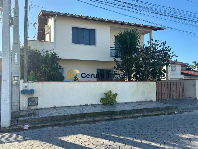 CASA A VENDA EM BOMBINHAS em Centro, Porto Belo