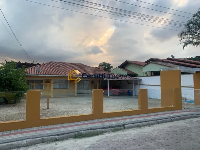 CASA A VENDA EM GUABIRUBA - CENTRO em Centro, Guabiruba