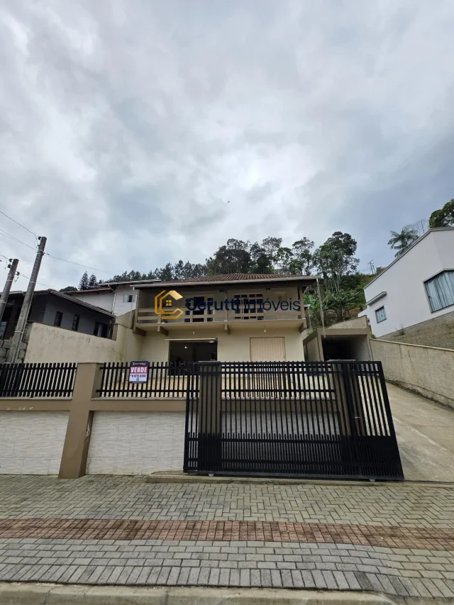 CASA À VENDA EM BRUSQUE - AGUAS CLARAS em Águas Claras, Brusque