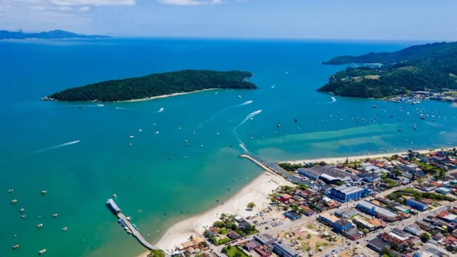 Capa do artigo: Porto Belo: Roteiro Completo de Lazer e Oportunidades à Beira Mar